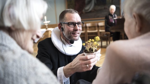 
            Jan Nilsson holder gudstjeneste for demente på Diakonissestiftelsens plejehjem. 
    