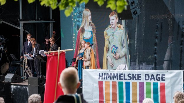 
            To vikingebørn spillede en rolle i gudstjenesten og bandt Roskildes fortid, nutid og fremtid sammen.
    